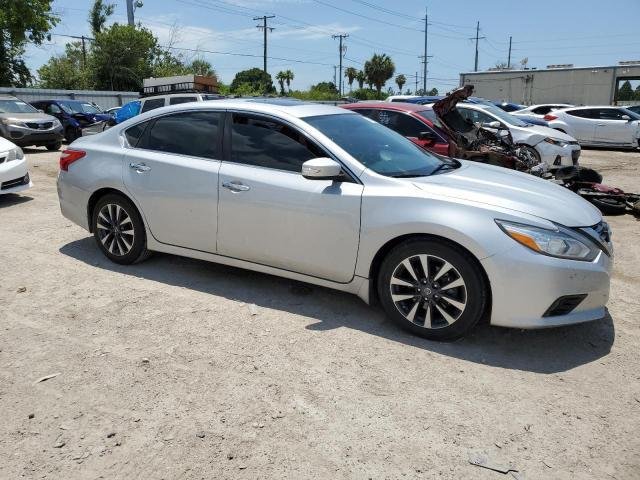 2017-Nissan-Altima-1N4AL3AP3HC119363-4